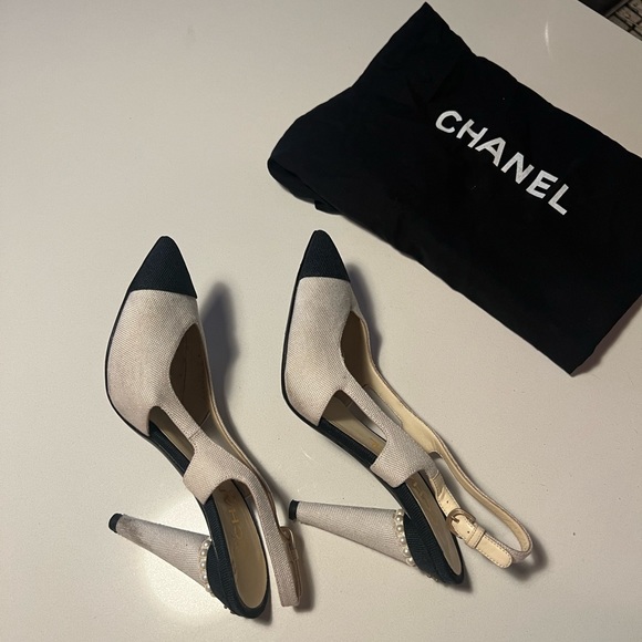 Authentic rare Chanel black and white shoes with pearls, size 37 - Picture 4 of 5